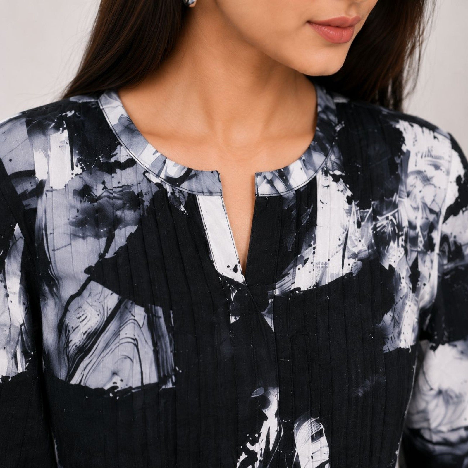 Women's Black Abstract Print Long Sleeve Top-4