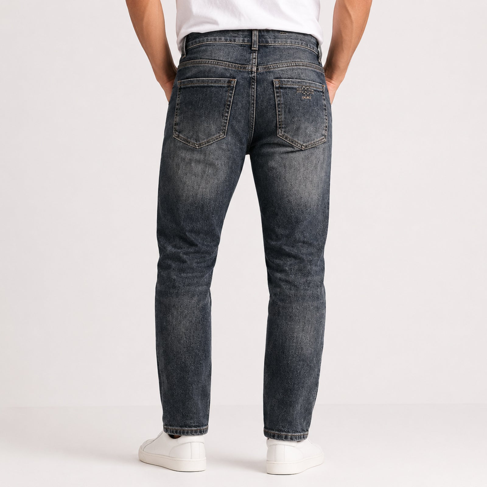 Men's Blue Light-Washed Regular Fit Casual Denim Jeans-3