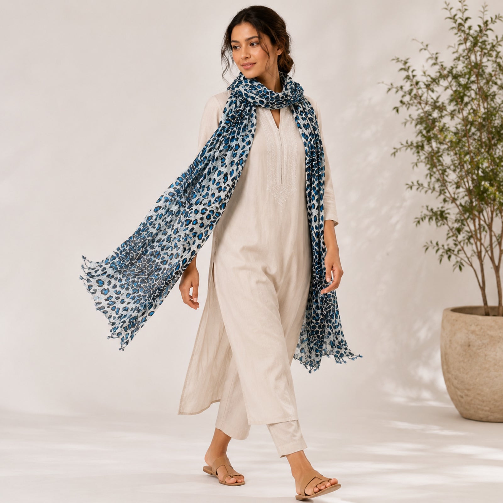 Women's Blue Animal Print Fashion Scarf-1