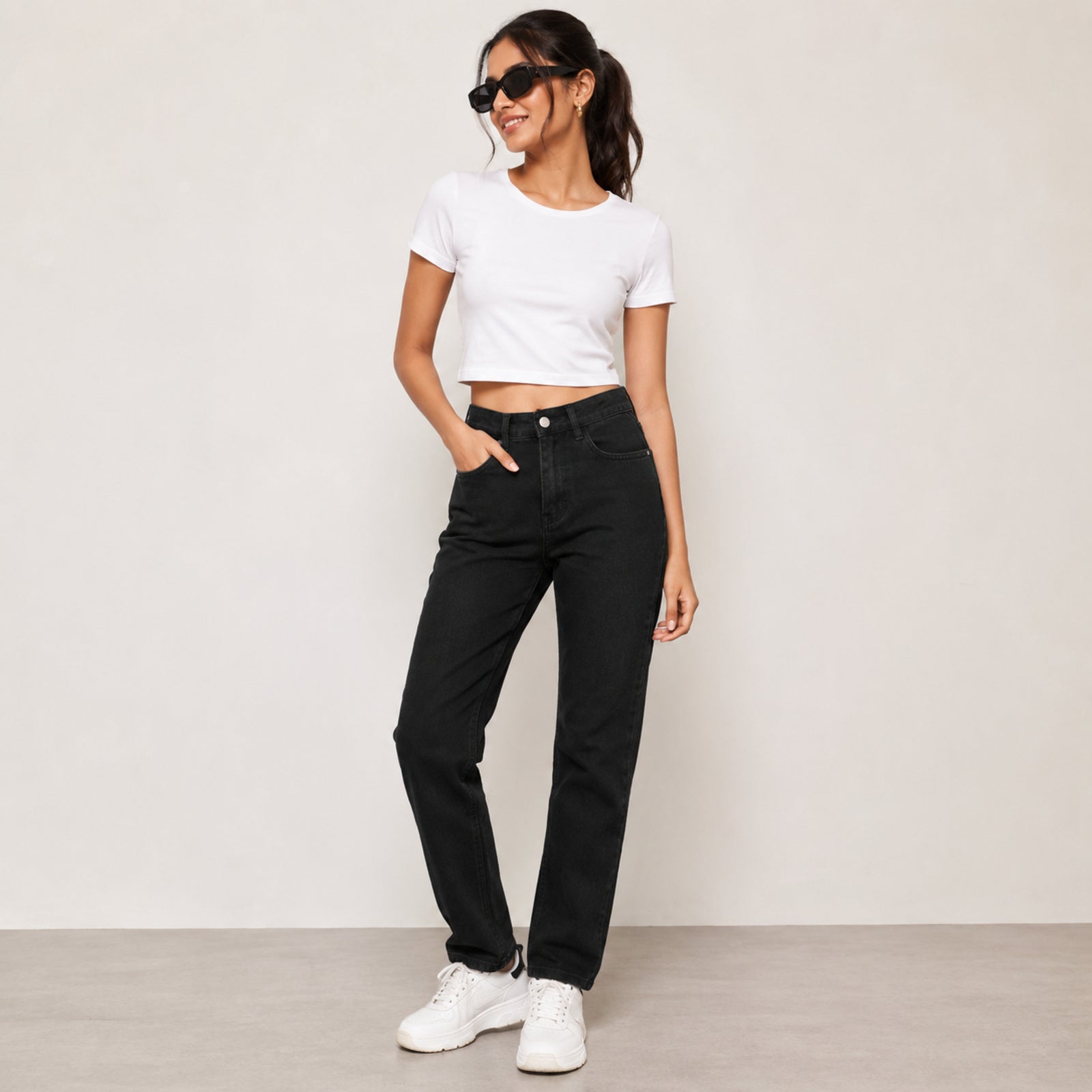 Women's Black Relaxed Fit Denim Jeans-3